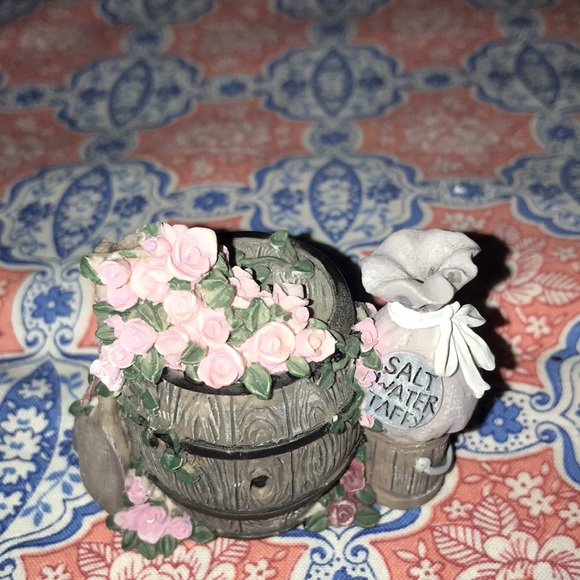 4/$10🌻🌻Ivy cove collectible try are taffy - Picture 2 of 5